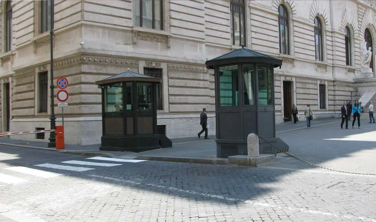 Guard booths, guard towers, cabins, shelters